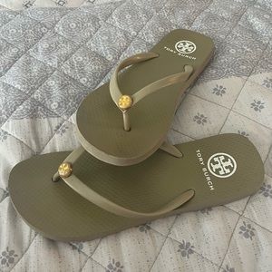 Tory Burch Flip Flops sz 7 Tan,nude,camel